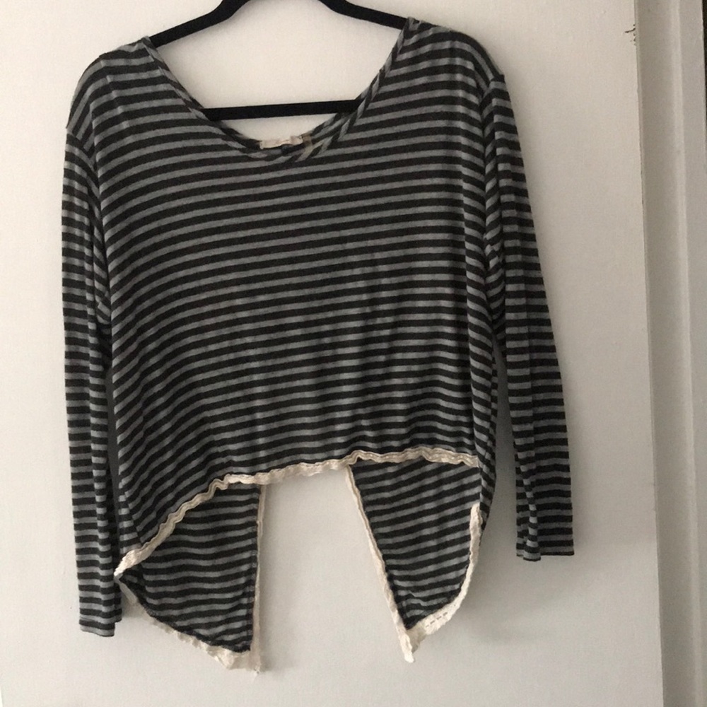 Long sleeve long crop shirt.